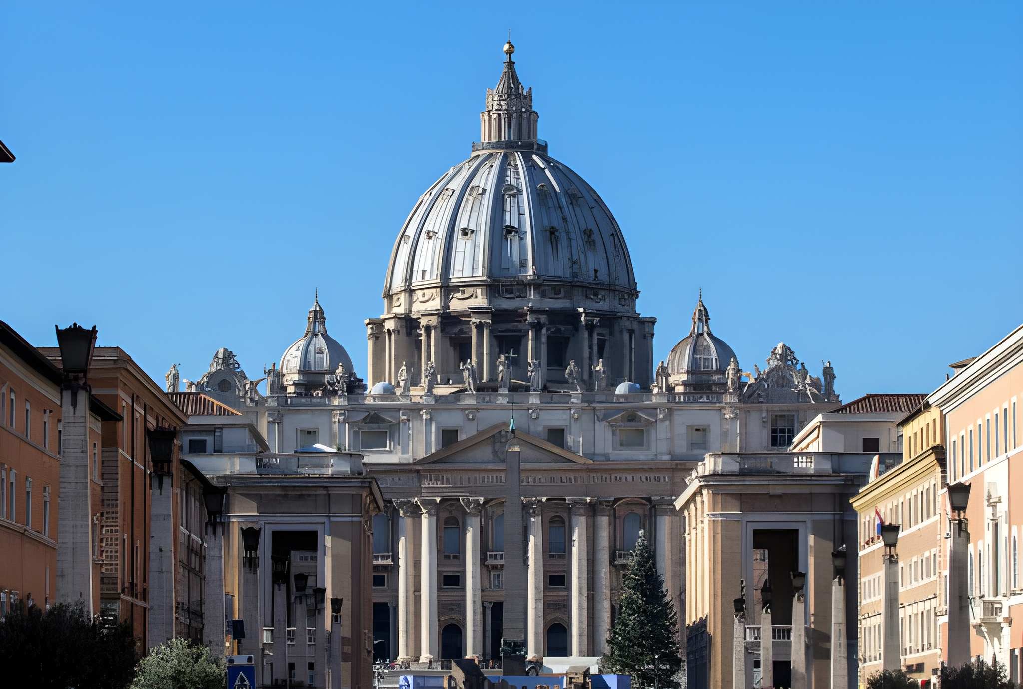St. Peter’s Basilica - The Heart of Global Christianity 4 St. Peter’s Basilica